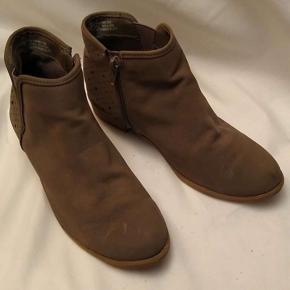Wonder Nation girls size 4 boots.